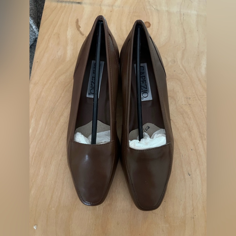 NWOB Women’s Capezio Jenny Brown Leather Square Toe Flat Loafers / 7.5M